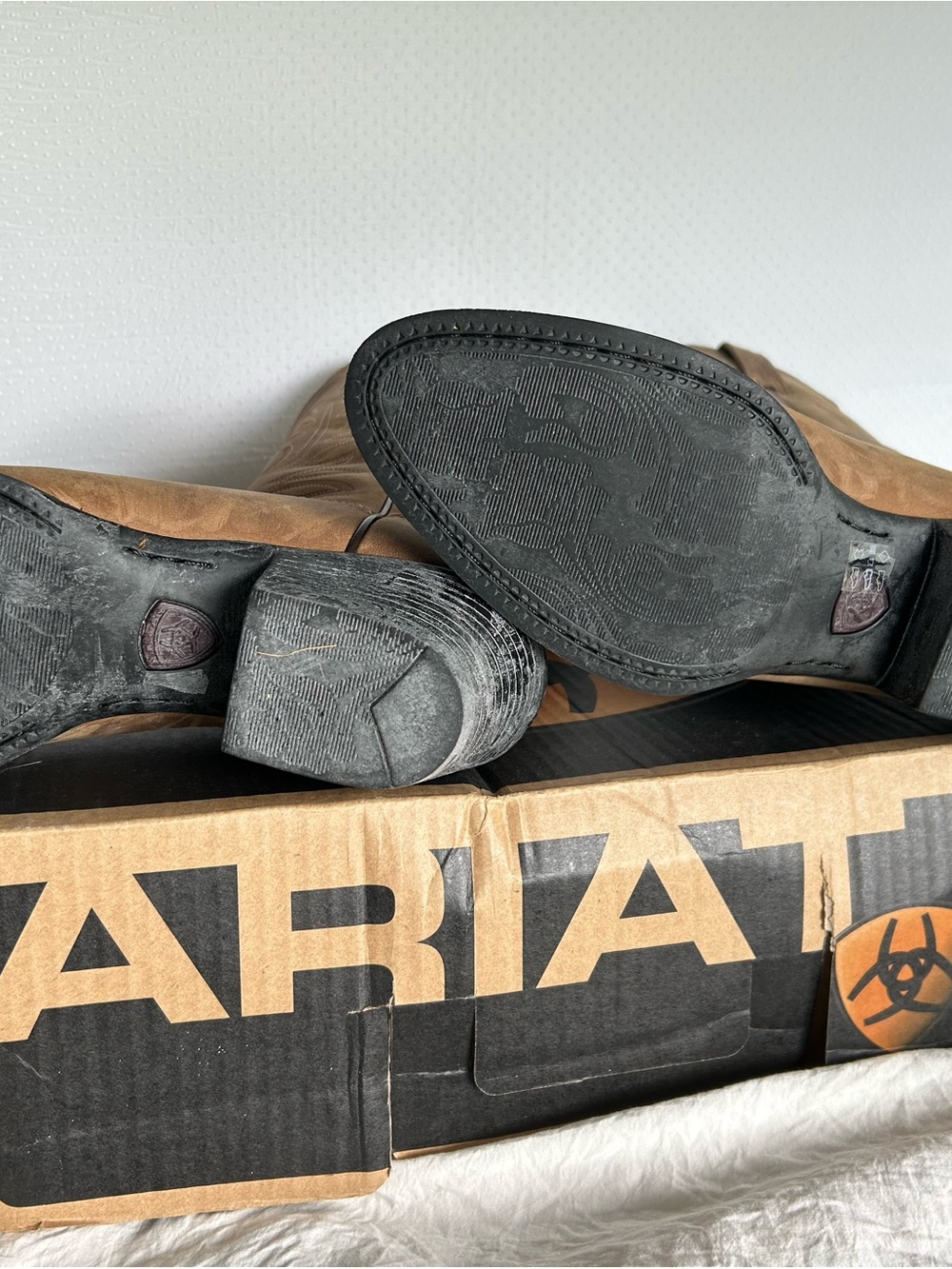 Ariat women’s Brown Leather Western Cowboy Boots - Picture 3 of 6